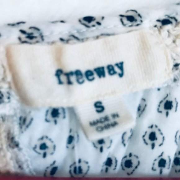 Freeway Women's Shirt Top Blouse Boho flowy Size small - Picture 6 of 8